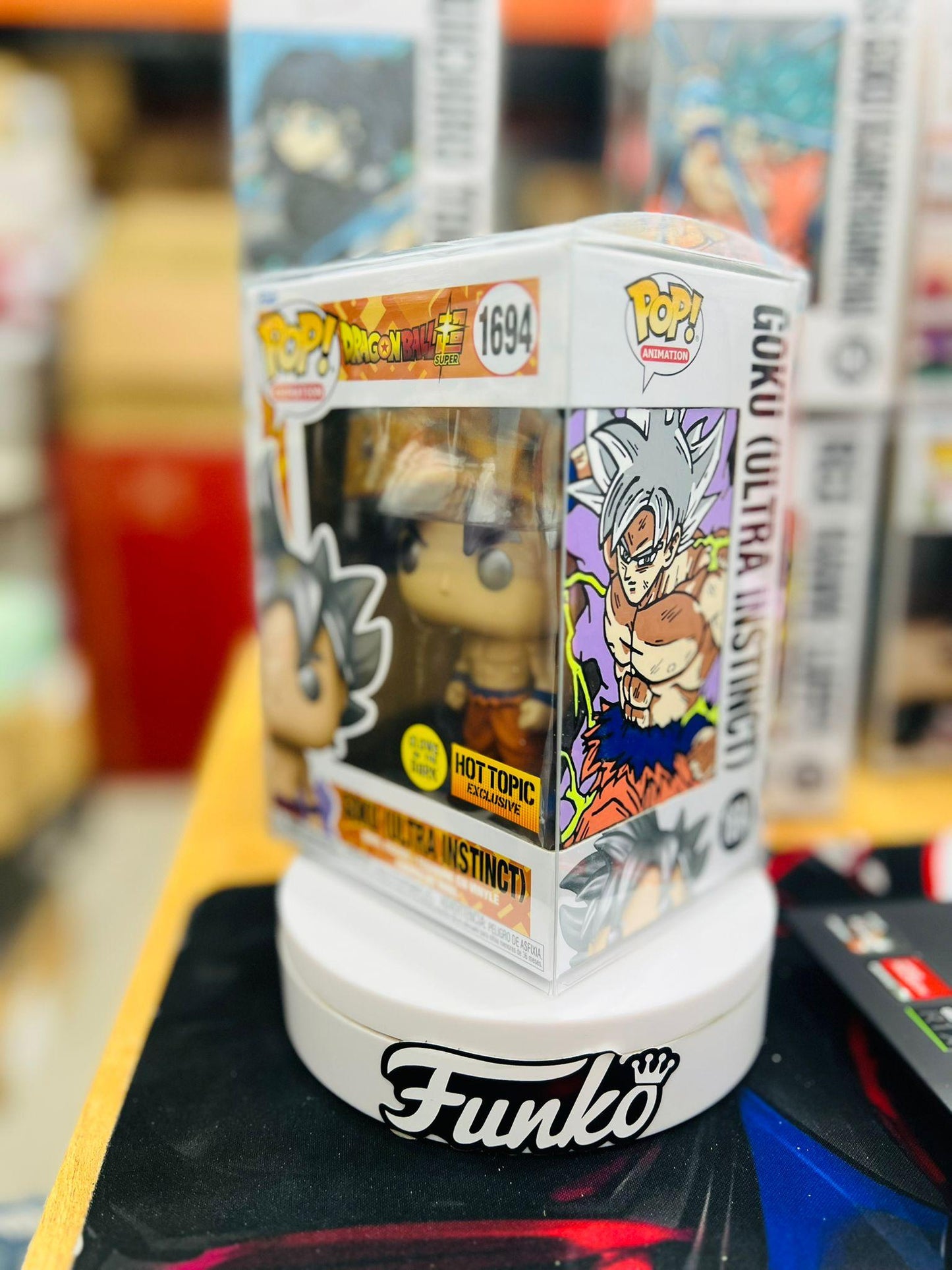 Funko Pop! Exclusive With ART WORKZ - Goku Ultra Instict HT Glow